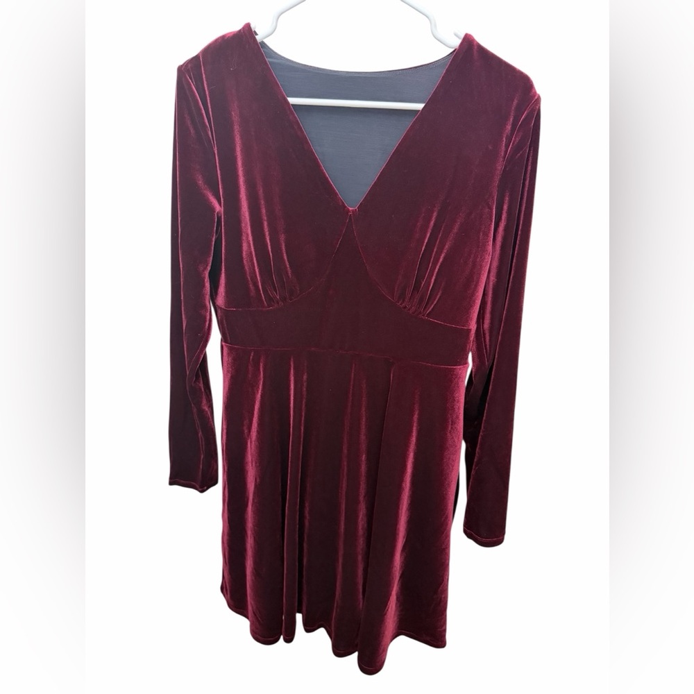 Women’s Halara size Large velvet dress! Comes with a built in bodysuit! NWT Cute